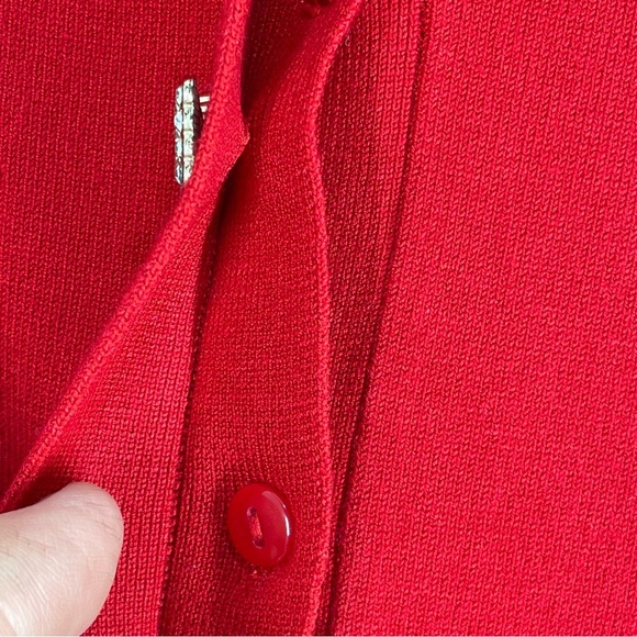 Cable and Gauge Women Sweater Size Small Red With Bow Stone Buttons. - Picture 8 of 8